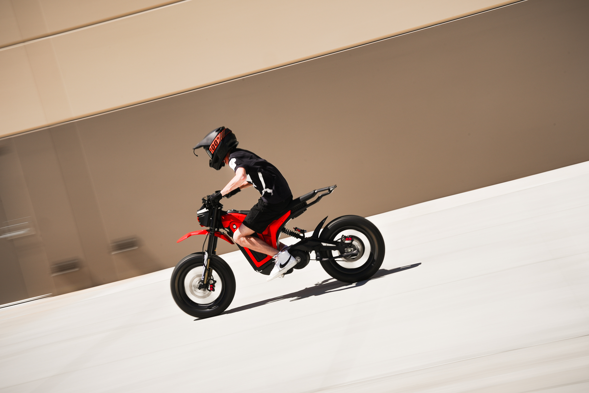 Solar launches E-clipse Race Edition lightweight, low-cost electric motorcycle