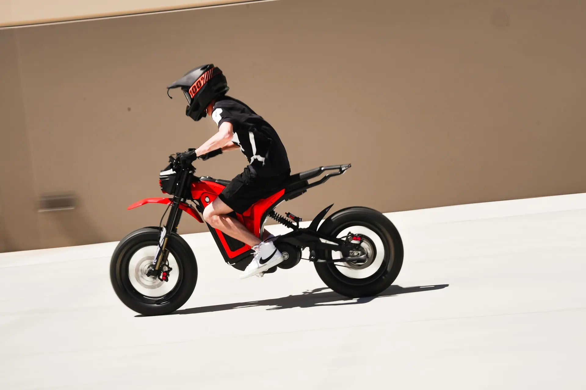 Sub-$7k electric motorcycle takes on the urban jungle
